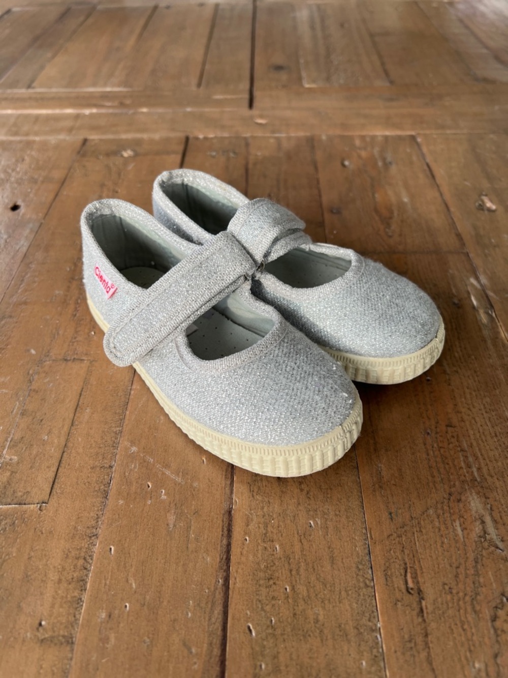 Cienta silver metallic Mary Jane sneakers girls 8 play condition